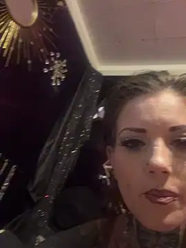 غرفة دردشة allymoon1369 المباشرة