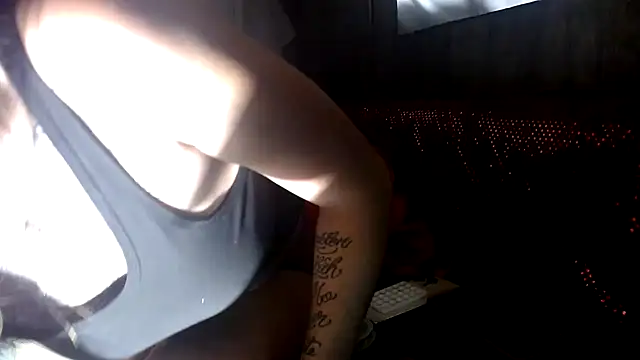Živá chatovací místnost allymoon1369