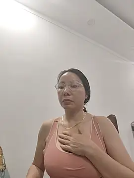 Famrita Adlı Modelin Canlı Sohbet Odası