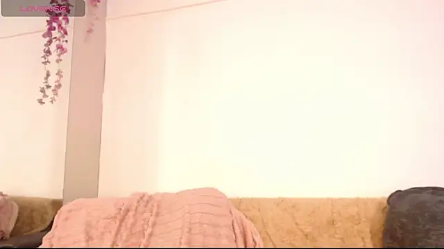 Živá chatovací místnost chloe_peach_