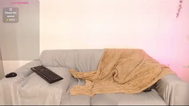 chloe_peach_ élő chatszobája