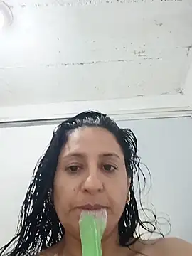 חדר צ'אט בשידור חי של Salvaje_ambitious