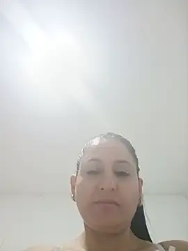 חדר צ'אט בשידור חי של Salvaje_ambitious