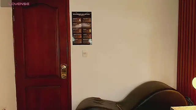Ambarross_'s Live Chat Room