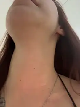 חדר צ'אט בשידור חי של elodie_rouge