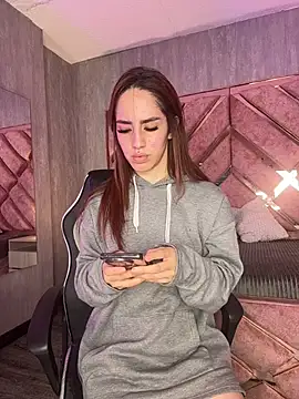 חדר צ'אט בשידור חי של elodie_rouge
