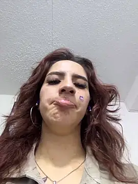 elodie_rouge Adlı Modelin Canlı Sohbet Odası