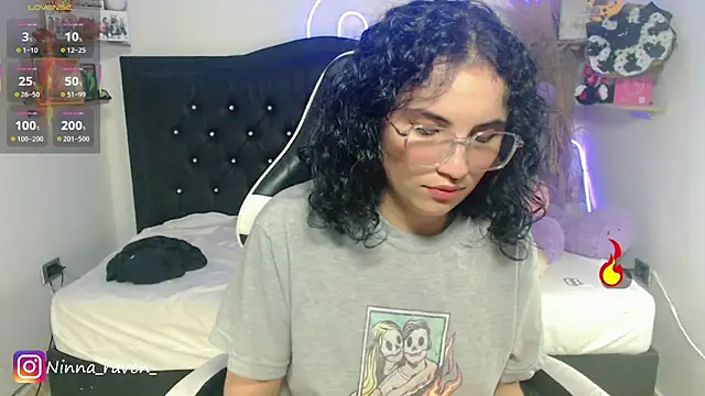 Ninna_ravenn's Live Chat Room