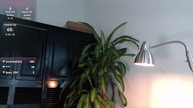 Mia_Volkova_'s Live Chat Room