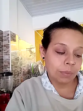 חדר צ'אט בשידור חי של RossyAlvarez