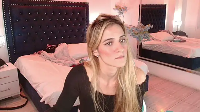 Juliieta_gray Adlı Modelin Canlı Sohbet Odası
