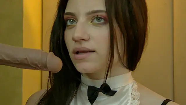 EllieWest লাইভ চ্যাট রুম