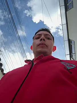 santiObrero Секс шоу на живо пред камера