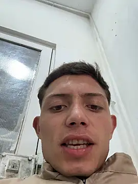 santiObrero чат на живо