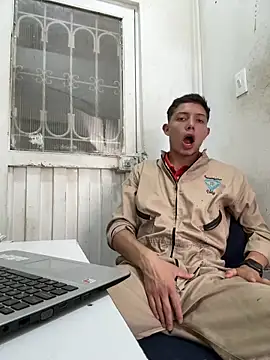 חדר צ'אט בשידור חי של santiObrero