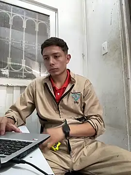 santiObrero Adlı Modelin Canlı Sohbet Odası