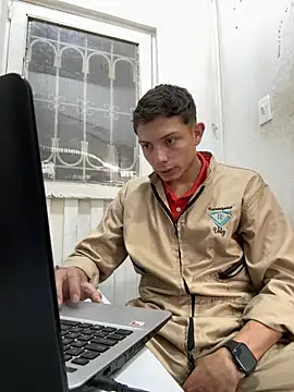 santiObrero Cameră chat live