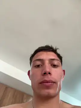 חדר צ'אט בשידור חי של santiObrero