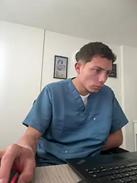 santiObrero Cameră chat live