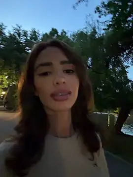 AyanaLys' Live Chat Room
