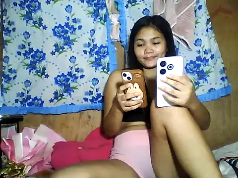 PinaySkinnyJust18's Live Chat Room