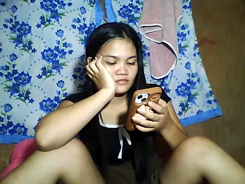 PinaySkinnyJust18 Live Chatraum
