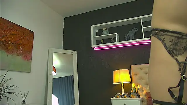 TaniaKaverina Adlı Modelin Canlı Sohbet Odası