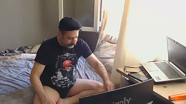 Seks show uživo modela Biracikral na kameri