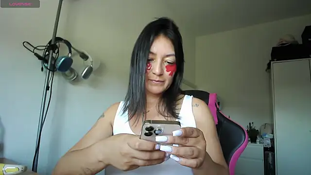 Yulian_Milf Adlı Modelin Canlı Sohbet Odası