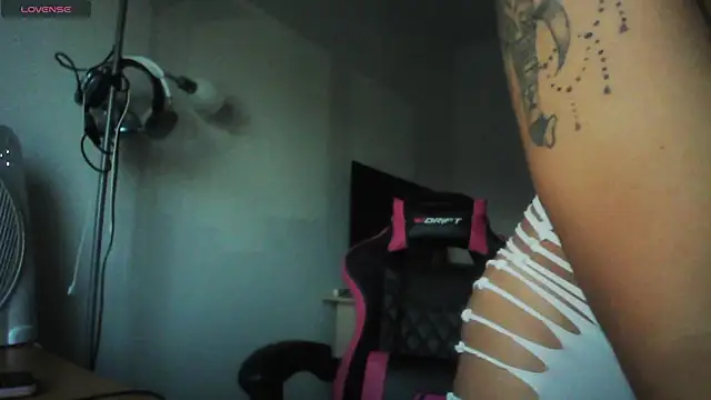 Yulian_Milf's Live Chat Room