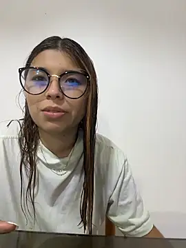 baddieasiantv Adlı Modelin Canlı Sohbet Odası