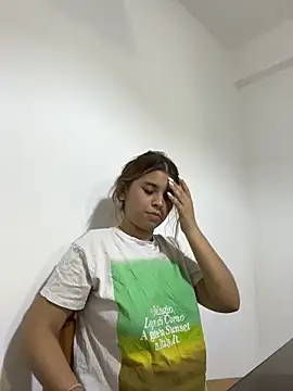غرفة دردشة baddieasiantv المباشرة