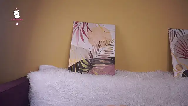 NakeshaPogar Adlı Modelin Canlı Sohbet Odası