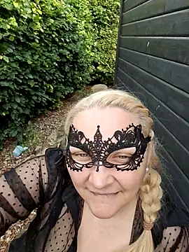 חדר צ'אט בשידור חי של MaskedQueen77