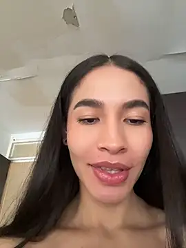 חדר צ'אט בשידור חי של JuliaaVega