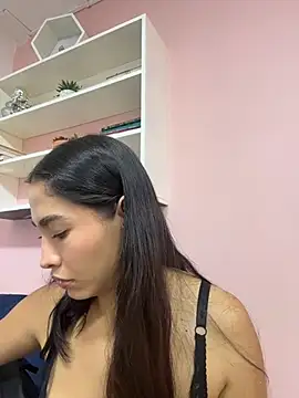 JuliaaVega Adlı Modelin Canlı Sohbet Odası