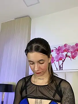 JuliaColemann Adlı Modelin Canlı Sohbet Odası
