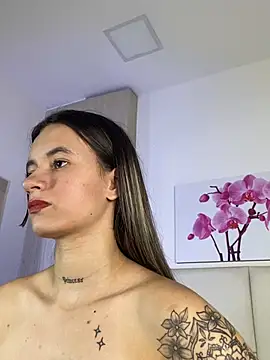 ห้องแชทสดของ JuliaColemann