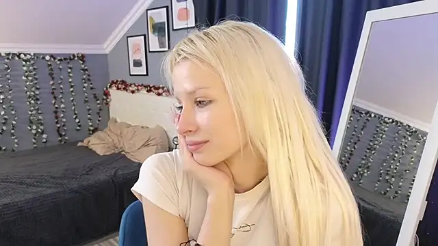 Naomi_Demio Adlı Modelin Canlı Sohbet Odası