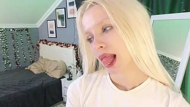 Naomi_Demio Adlı Modelin Canlı Sohbet Odası