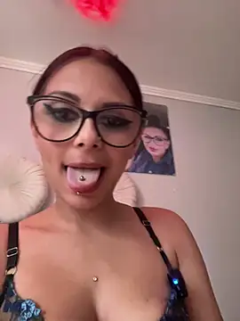 HiddendesireXO01 чат на живо