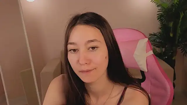 Nicole_Brownie Adlı Modelin Canlı Sohbet Odası