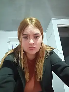 katty_42 Adlı Modelin Canlı Sohbet Odası
