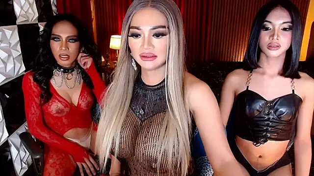 PrettyHorseCockTrans' Live Sex Cam Show