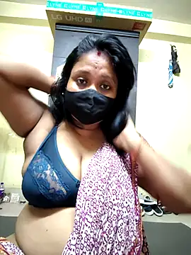 Curvy_Trisha's Live Chat Room