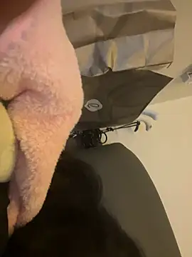 kitty_oo – Naživo chatovacia miestnosť