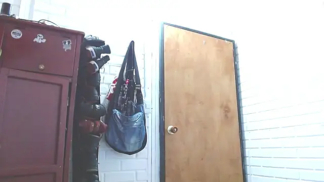 Sala de chat ao vivo de crystalstonee