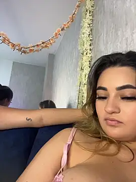 Sala de chat en directo de Antonella_Julieta