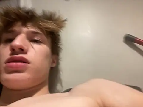 yourwhiteboy1 – Naživo kamerová sex šou 