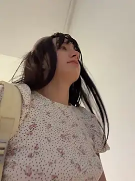 חדר צ'אט בשידור חי של MiaTee